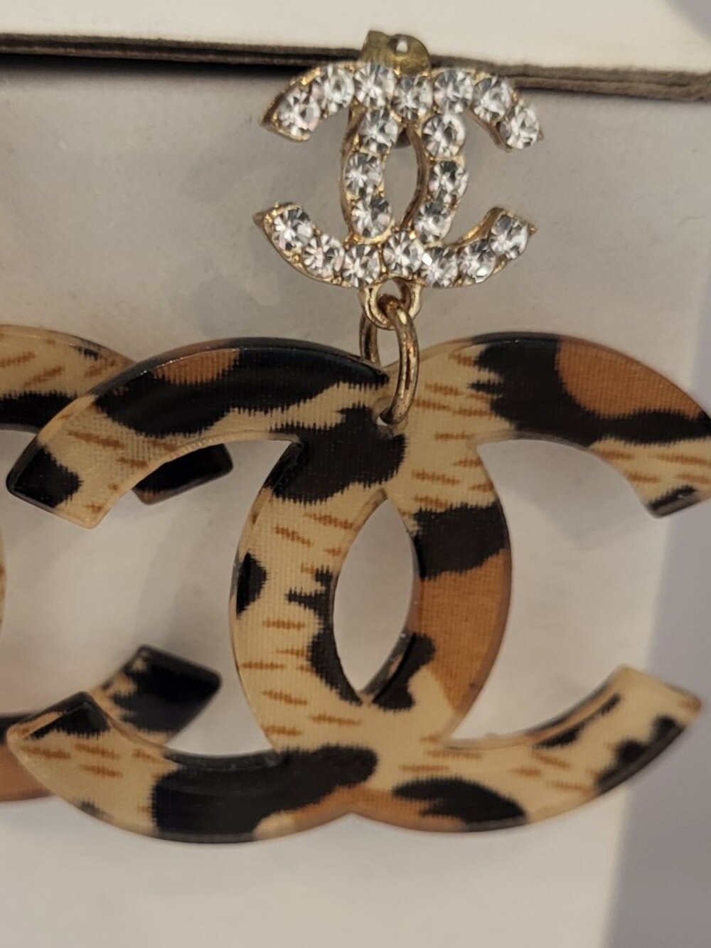 NWT Crystal Stud & Tortoise Shell Logo Statement Earrings | Luxe Dangle